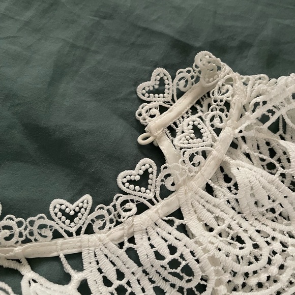 White lace dress - Picture 2 of 9